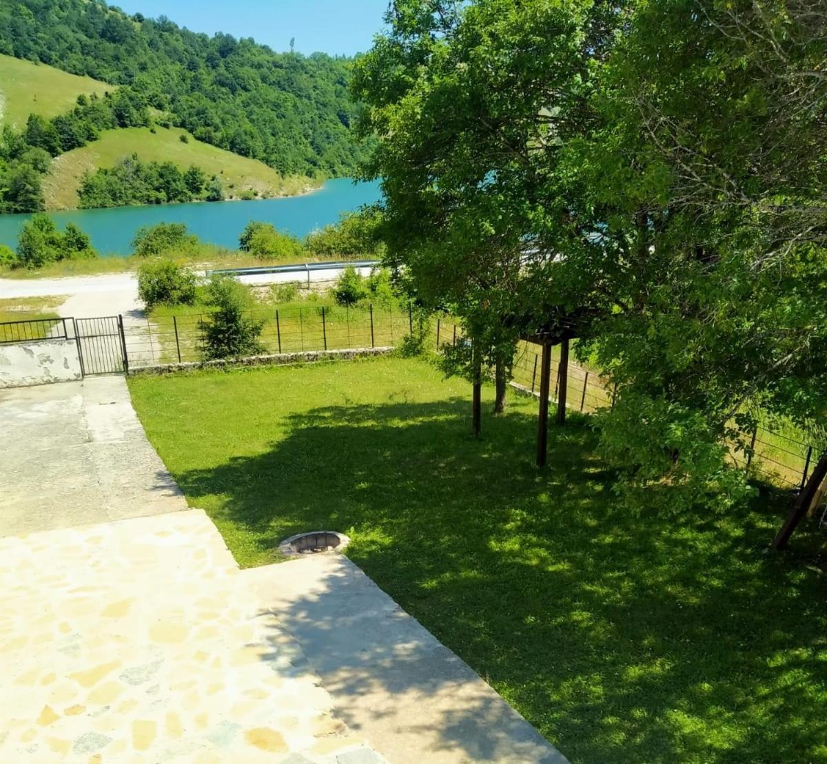 Vikendica Na Jezeru Villa Gacko Exterior photo